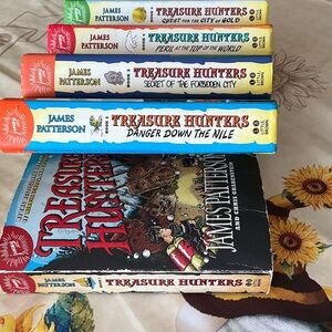 James Patterson Treasure Hunters Book Set - Multicolor